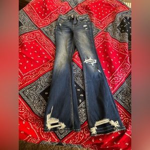 Super cute bridge jeans !!